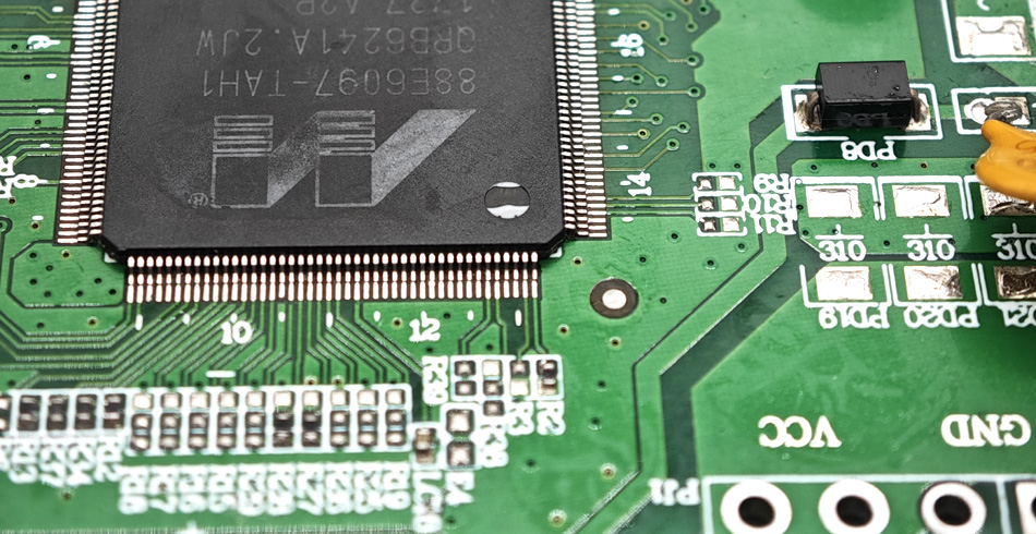 EMI (elektromagnetinių trukdžių) slopinimo metodai PCB projektavimui