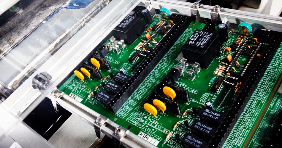 Bendradarbiavimo modelių ir tendencijų tyrinėjimas pasaulinėse PCBA gamyklose.